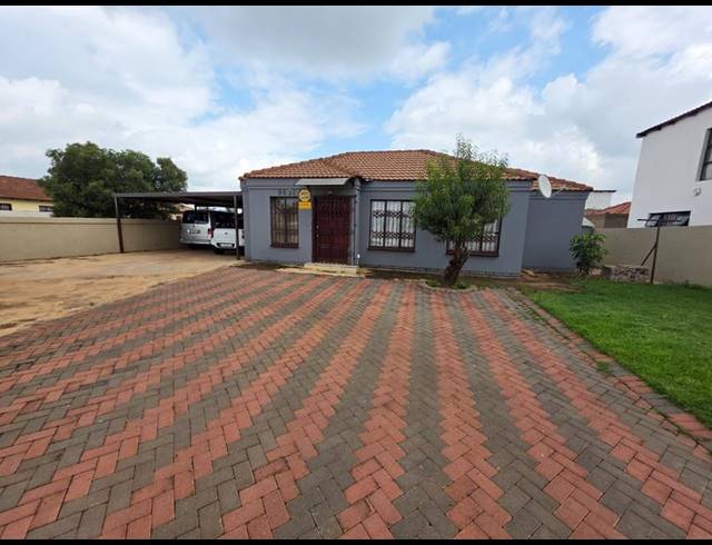 3 BEDROOM HOUSE FOR SALE IN THE ORCHARDS